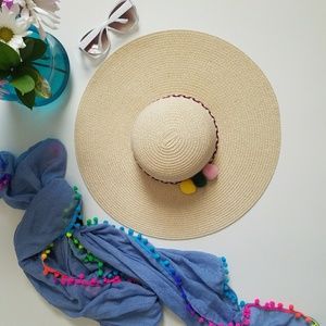 Pom Pom Beach Hat NWOT 👒